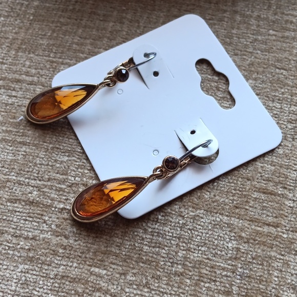 Vintage Gold Tone Tear Drop Dangle Earrings - Picture 4 of 8